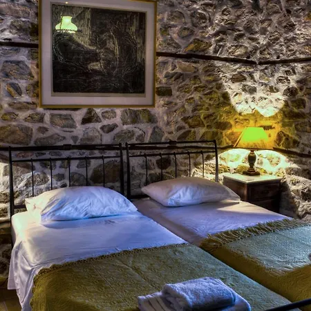 Aparthotel Annousa's House & 4*