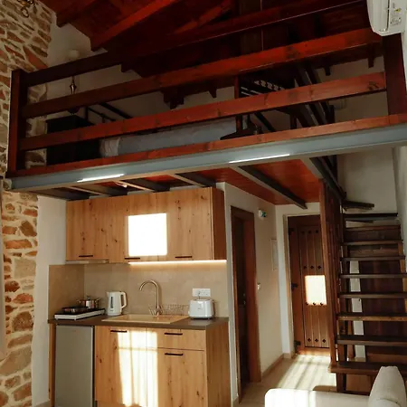 Aparthotel Annousa's House & 4*