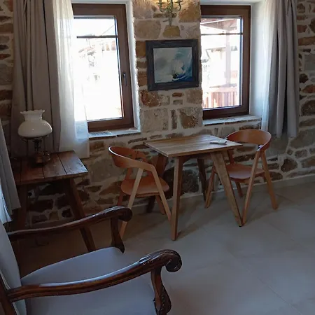 Annousa's House & Aparthotel Kallirakhi