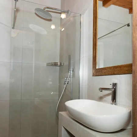Aparthotel Annousa's House &