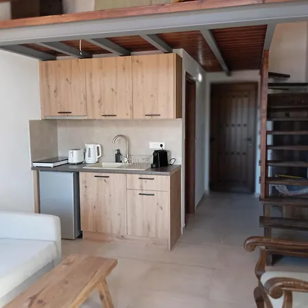 Annousa's House & Apartmanhotel 4*