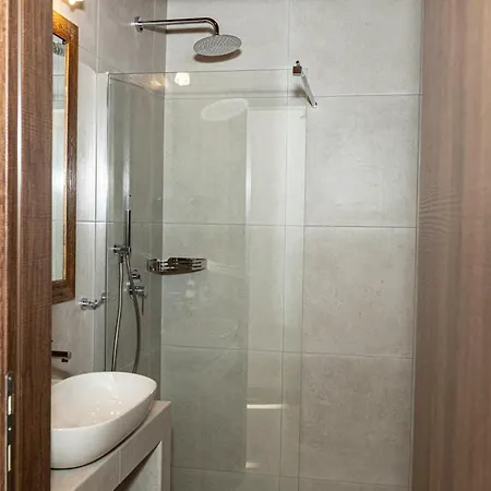 Aparthotel Annousa's House & *